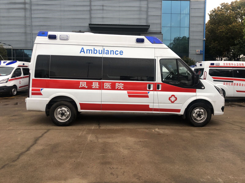 福特V348長(zhǎng)軸高頂客運(yùn)（福星頂）救護(hù)車(chē)