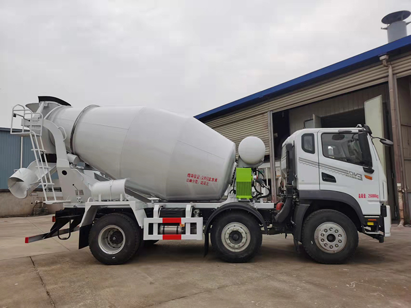 東風(fēng)華神四缸8一9方攪拌車(chē)